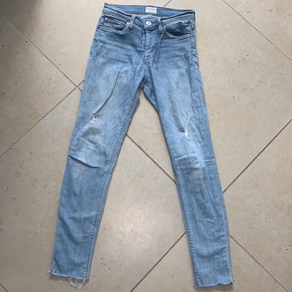Hudson Jeans Denim - Hudson size 26 , Light wash denim , Nico mid rise ankle with raw hem🎶